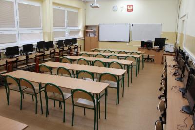 fotografia pracowni komputerowej