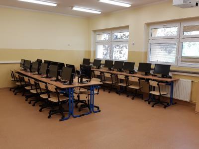 fotografia pracowni komputerowej